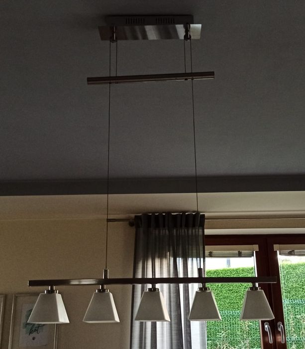 Lampa z regulowaną wysokością