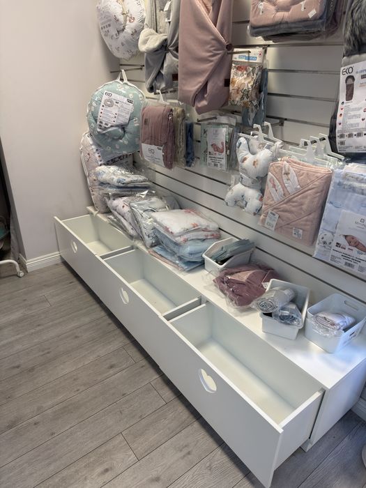 Biale meble do sklepu