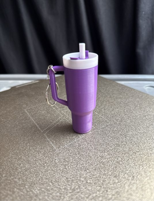 Breloczek wzorowany na kubku Stanley