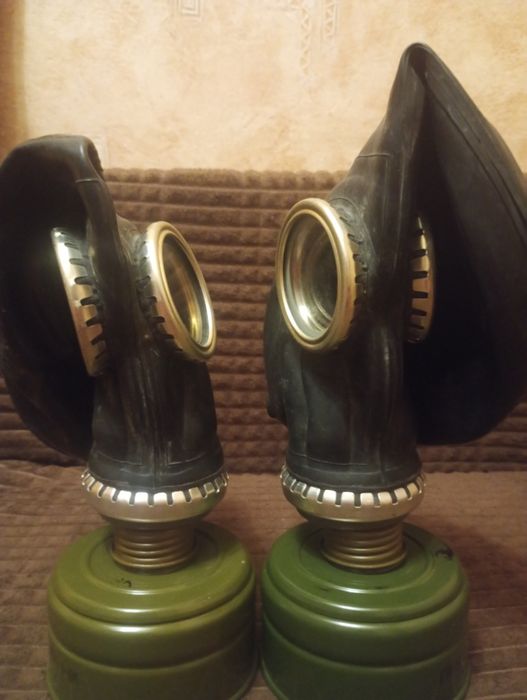 Продам два комплекта противогаза ШМП!