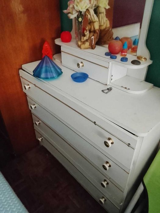 Cómoda Branca com Espelho