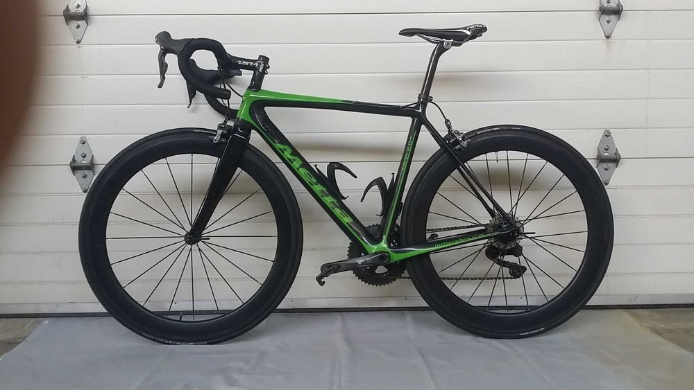 Bicicleta corrida Metta Shimano Ultegra Di2 carbono