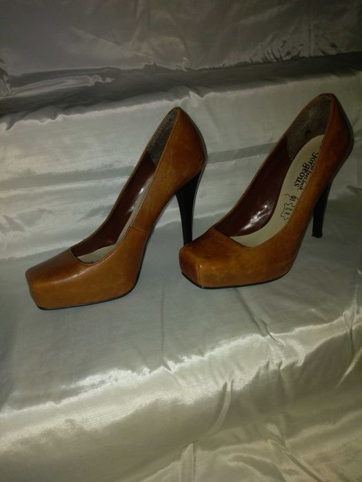 buty, szpilki jasno brązowe rozm.38