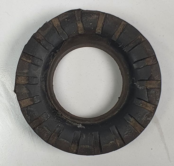 PODKŁADKA GUMA POD SPRĘŻYNĘ TYŁ OPEL CORSA D 55700710