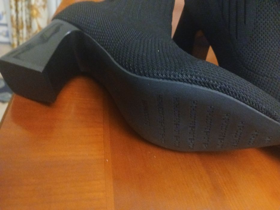 Botas pretas Novas