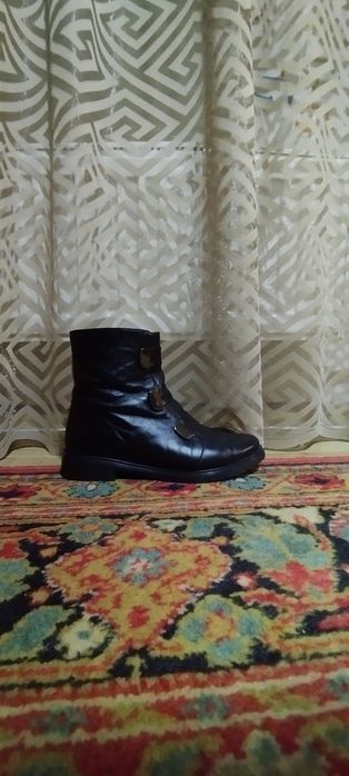 Продам ботинки осінні  кожані.
