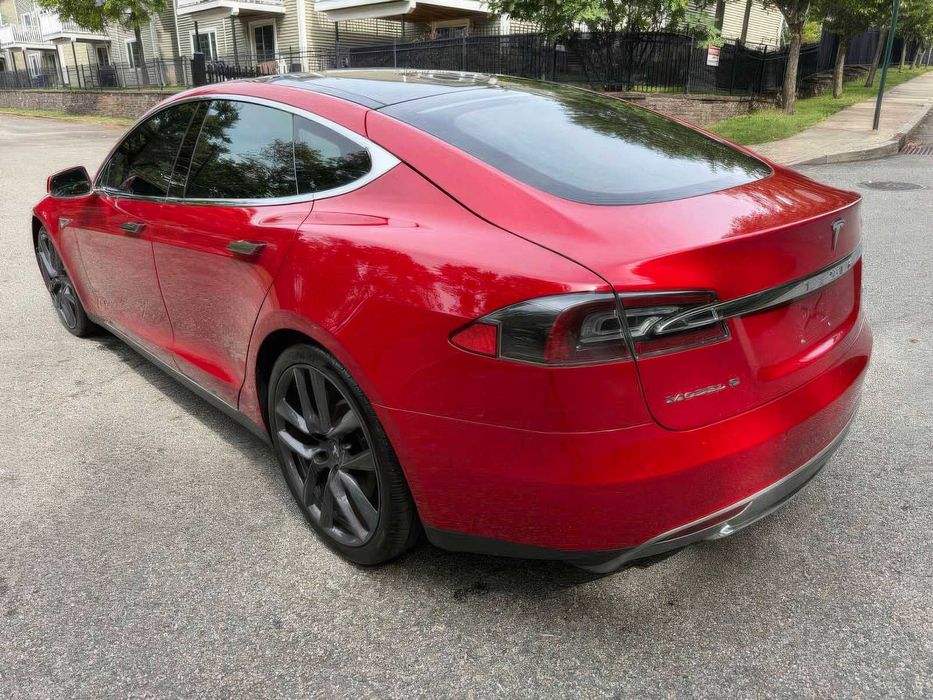 Tesla Model S 90D      2016