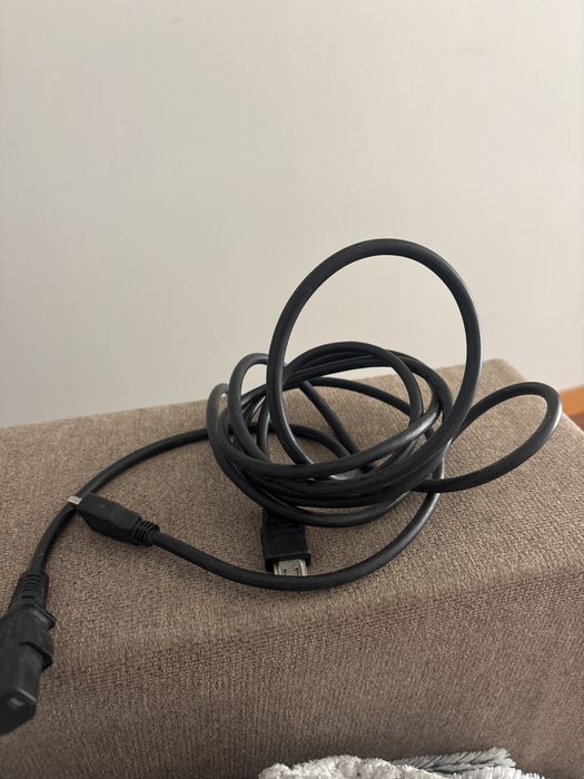 PS4 Pro 1TB + Comando + Cabos | Bom Estado