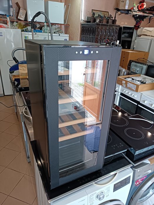 Холодильник вітрина