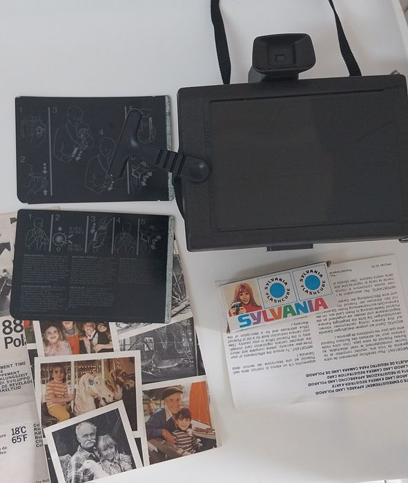 Máquina fotográfica antiga Polaroid EE33