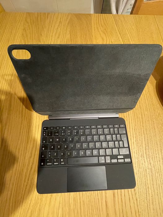Vendo iPad Air 4ª geração 10,9 + Apple Magic Keyboard + Apple Pencil