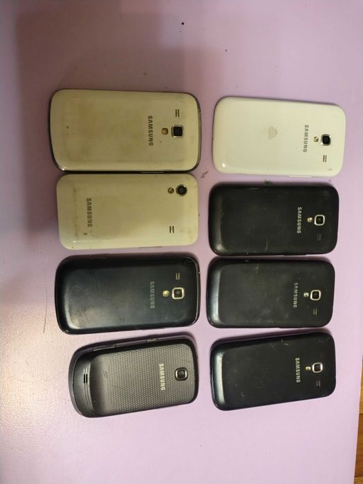 22 телефона Samsung на запчастини або відновлення