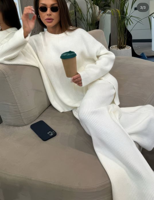 Костюм трійка з жилеткою штани палаццо та довгий светр