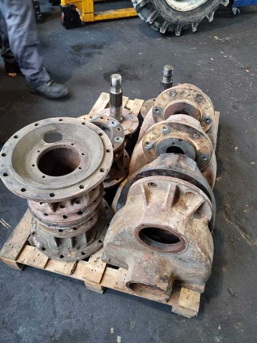 Półoś zwolnicy 11/12 zębów Ursus C-360 używana z rozbiórki stan BDB