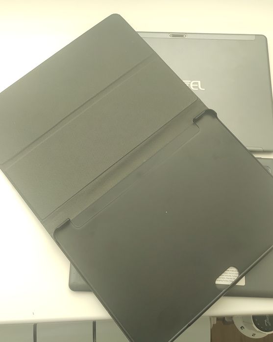 Планшети 2 шт. Одним лотом. Під ремонт. Пишіть домовимось.