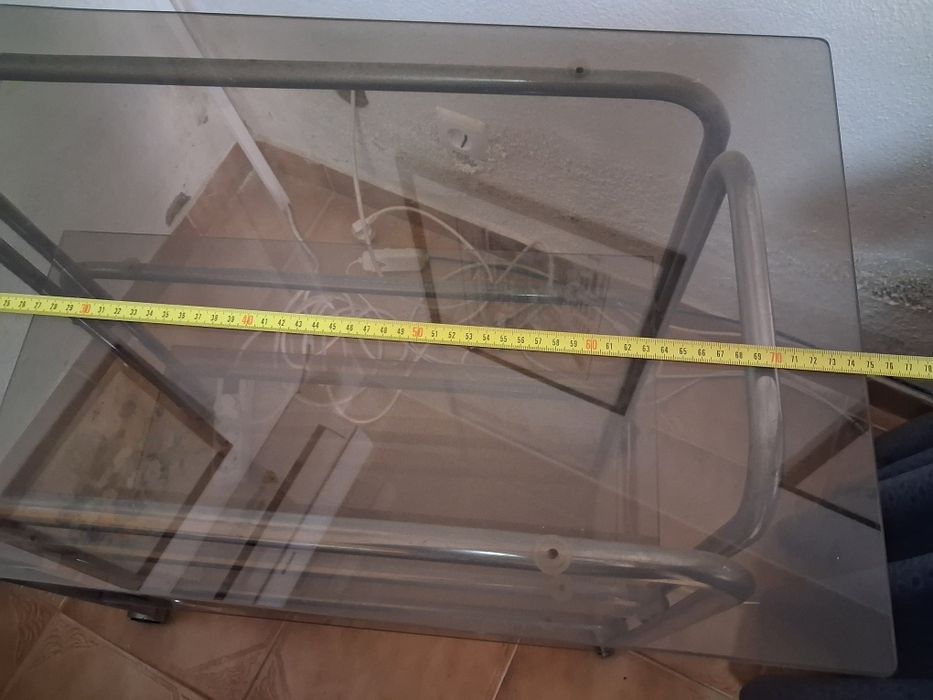 Mesa de tv em vidro com 3 prateleiras