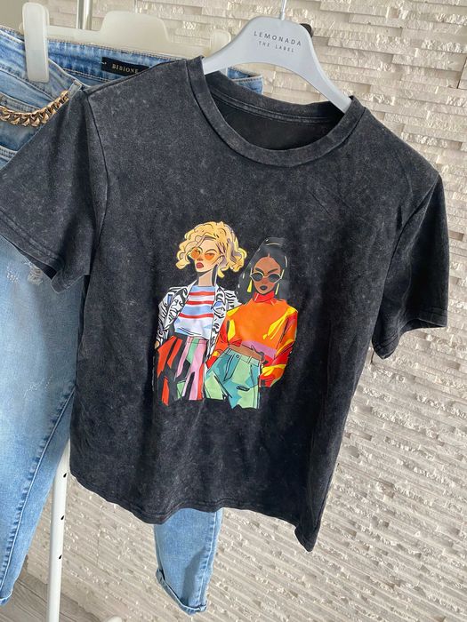 Nowy t-shirt bawełniany dekatyzowany z aplikacja Girls