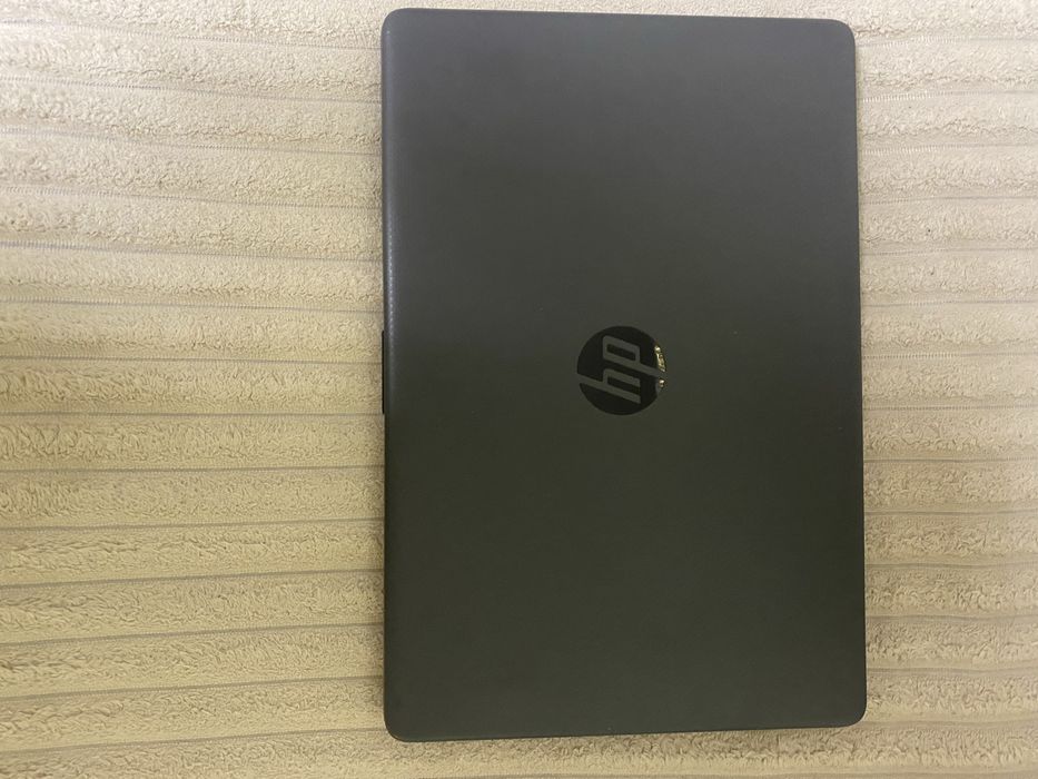Продаю майже новий ноутбук HP-Laptor 15