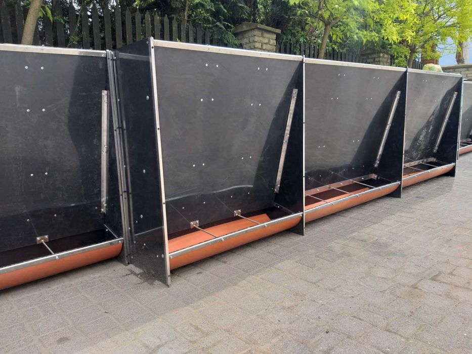 Polietylenowy AUTOMAT skrzynkowy dla 36 tuczników - karmnik na sucho