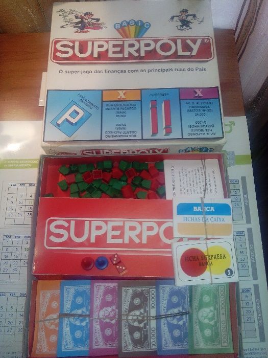 Jogo de Superpoly em boas condições.