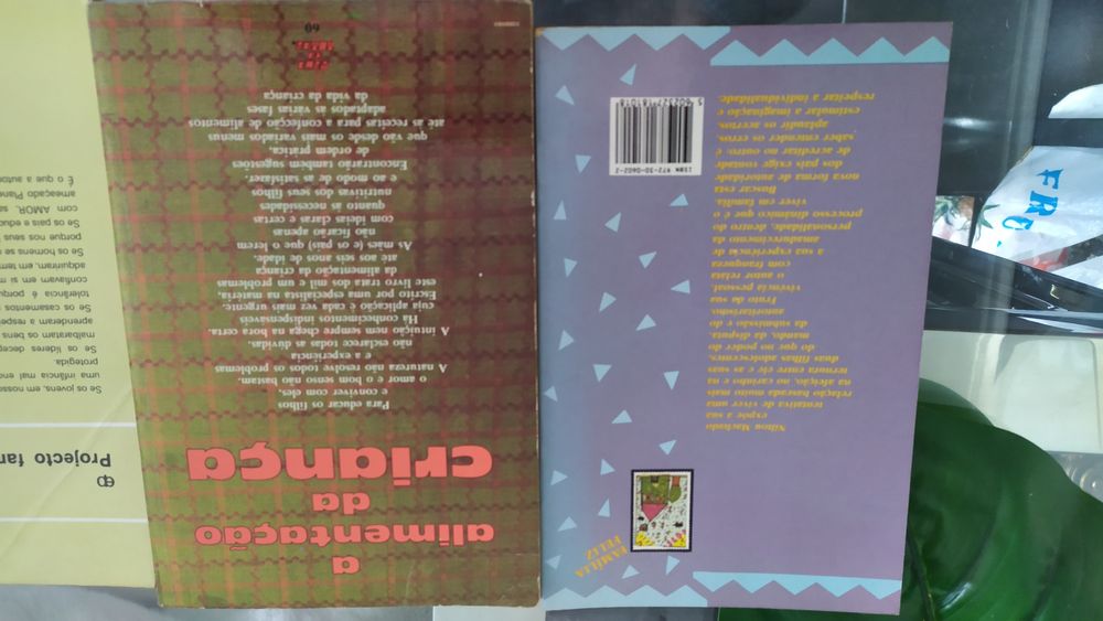 6 livros vendo á unidade vários preços