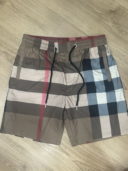 Calções burberry - tamanho XL - Novos