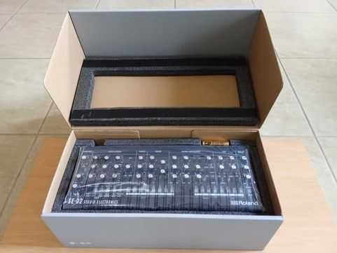 Sintetizador Roland SE-02 (Novo)