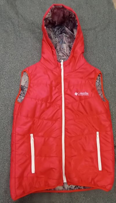 Червона безрукавка