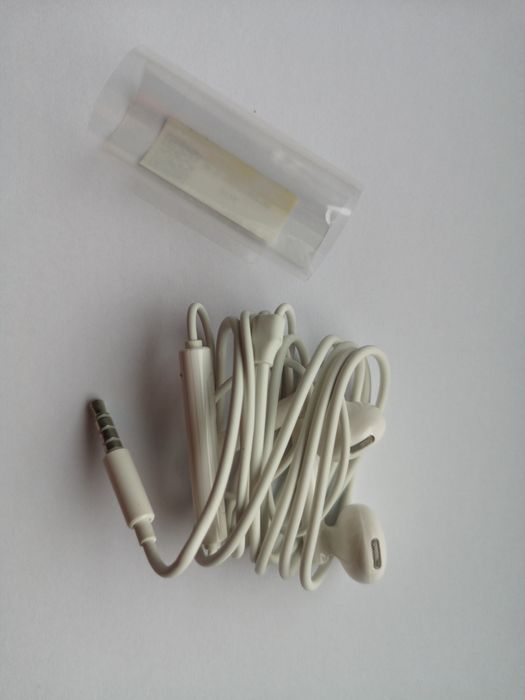 Kabel do ładowania (dł.ok.180cm) typ C + słuchawki przewodowe