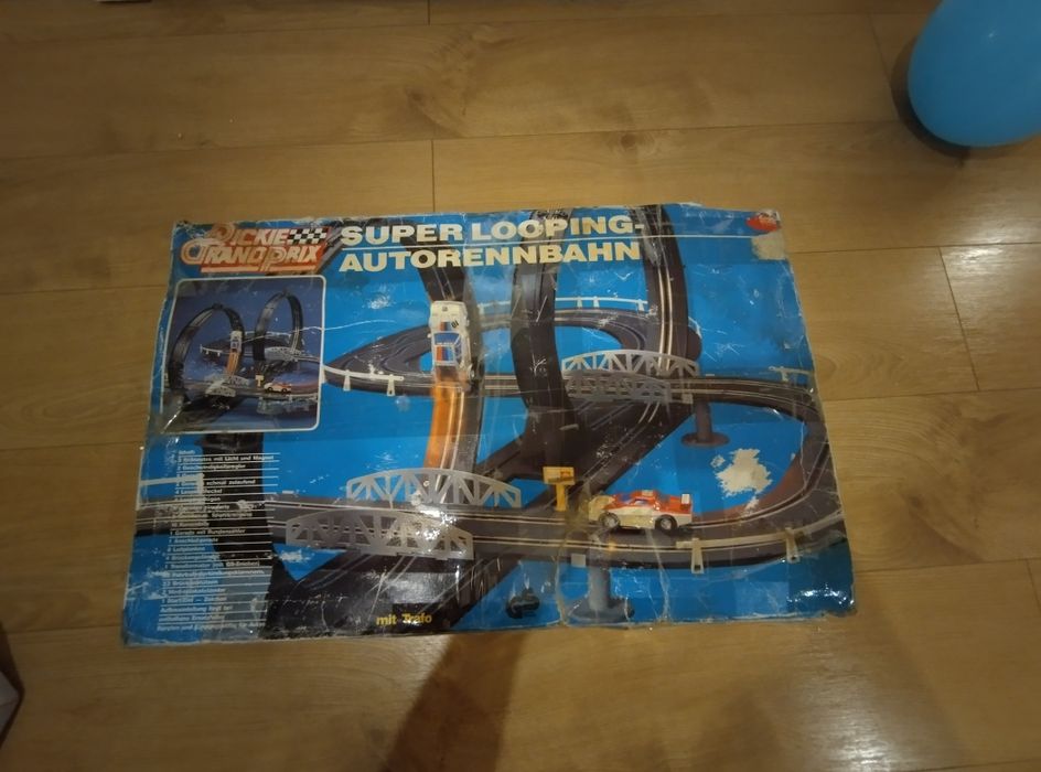 Elektryczny tor samochodowy, uszkodzony