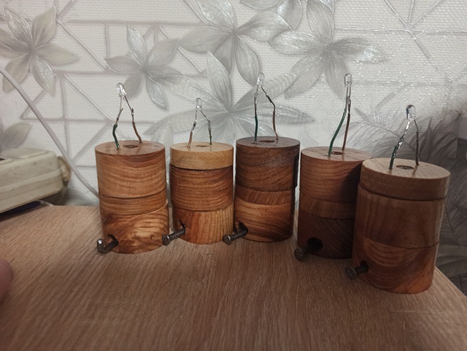 Деревяні фонарики з діодами+2 батарейки