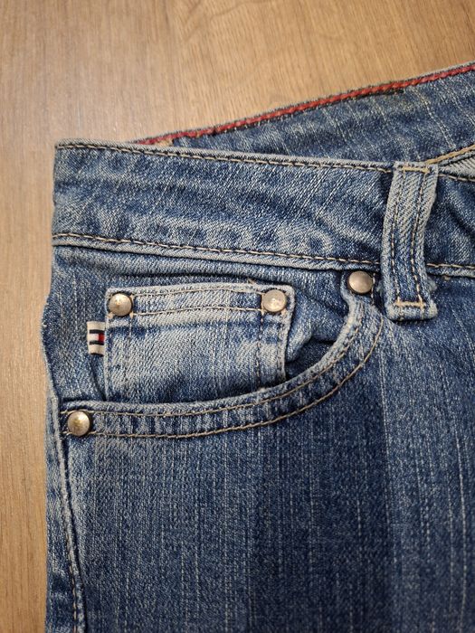 Kultowe jeansy Tommy Hilfiger Bootcut Flare