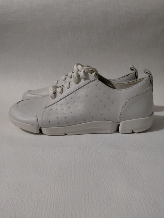 Жіночі кросівки від бренду Clarks