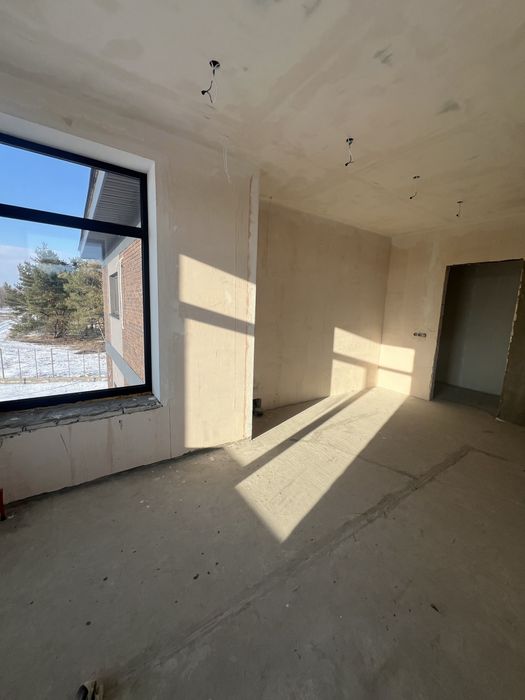 Продаю окрему будівлю в Хотянівці