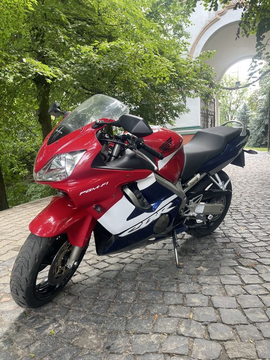 Продам Honda F4i 600