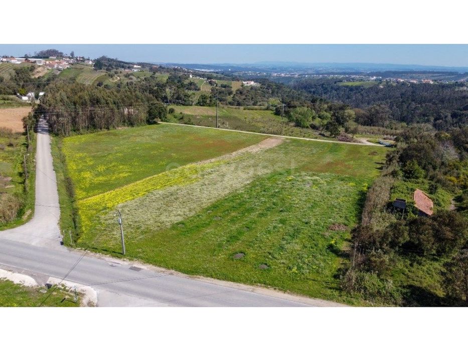Plot of land measuring 17,400 m² in Óbidos, with a strategic location between nature...