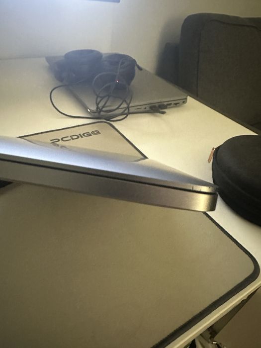 Macbook pro i5 Touch bar (2019)