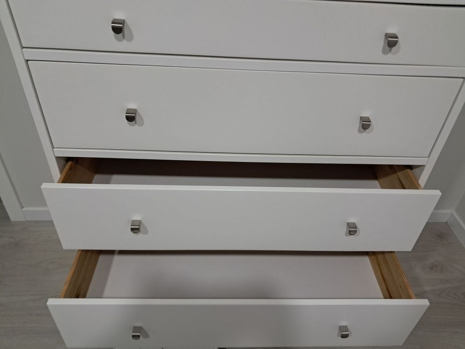 Cómoda Idanäs c/ 4 gavetas branco 104x118 cm