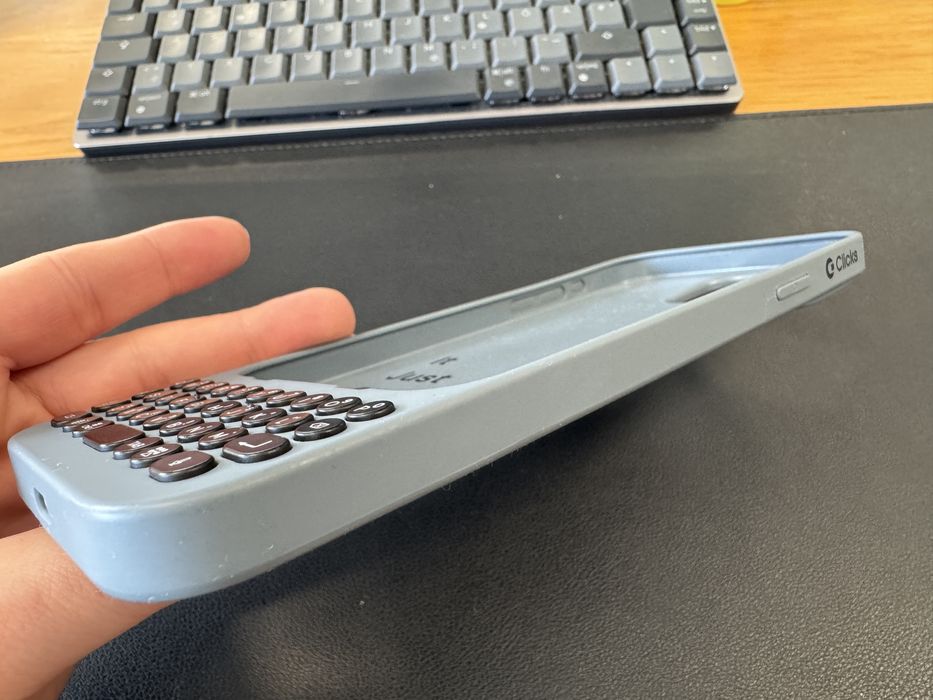 Capa com teclado da Clicks para iphone 15 pro Max