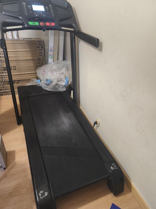 Passadeira  de corrida T900B , usada cinco vezes , como Nova