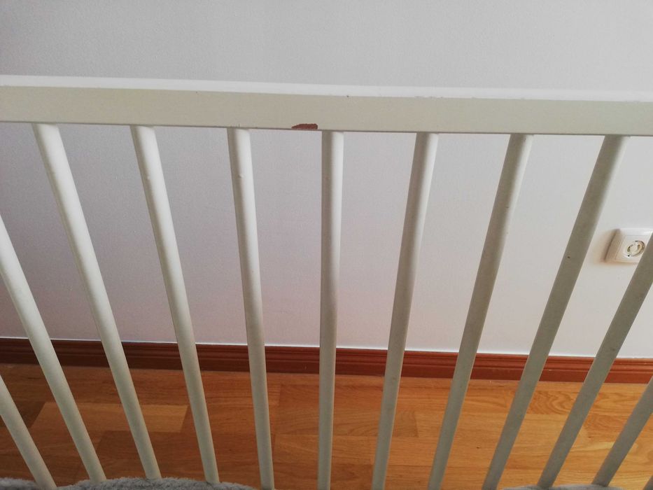 Cama de bebé e trocador