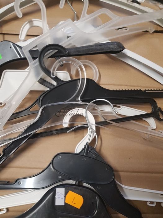 Na ubrania, wieszaki