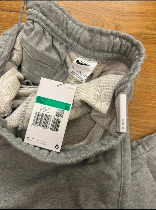 Szare spodnie dresowe Nike nowy z metką