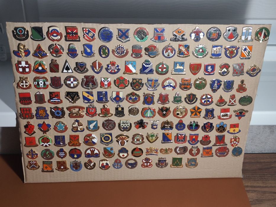 150 відмітних знаків підрозділів армії США колекція