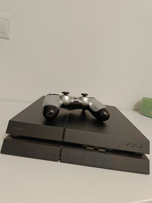 PlayStation 4 + 9 GIER | Pad | Kabel zasilający | Gotowy zestaw