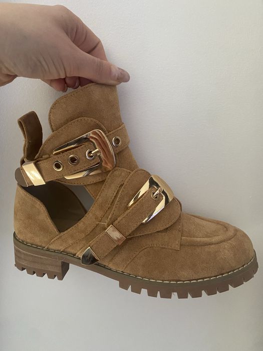 Eco Zamszowe Botki Z Wycięciami Camel