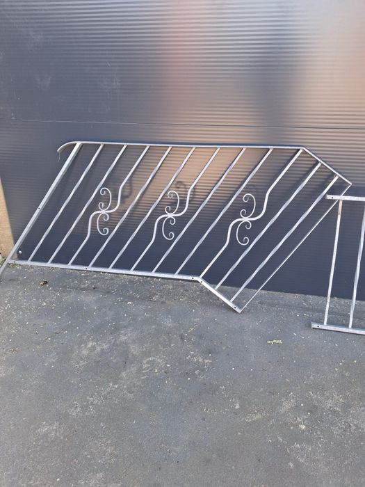 Solidne Przęsła Balustradowe / Balustrada Metalowa
