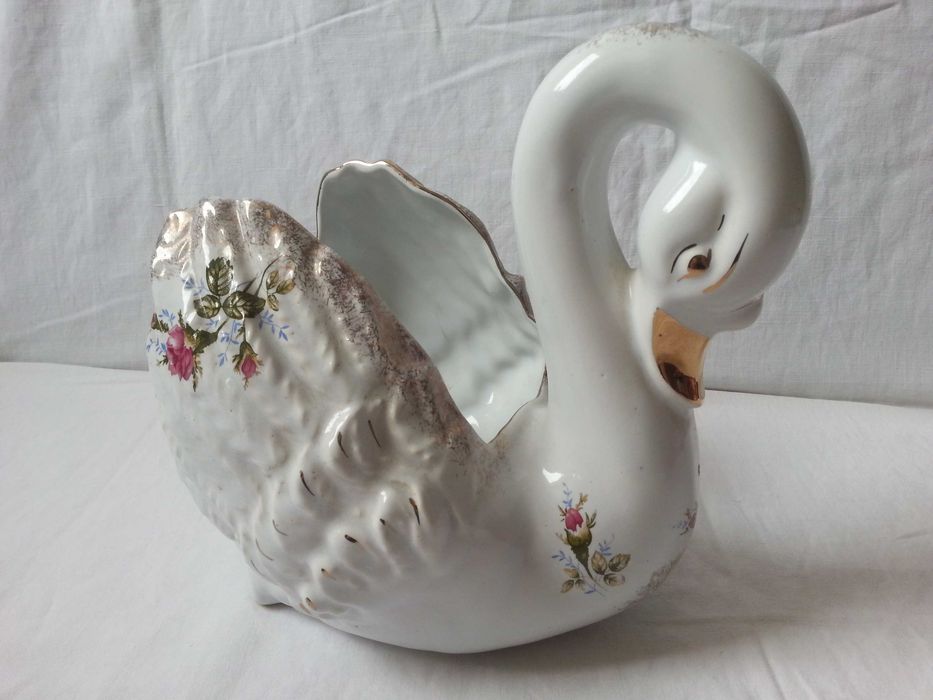 Łabędź porcelanowy Chodzież