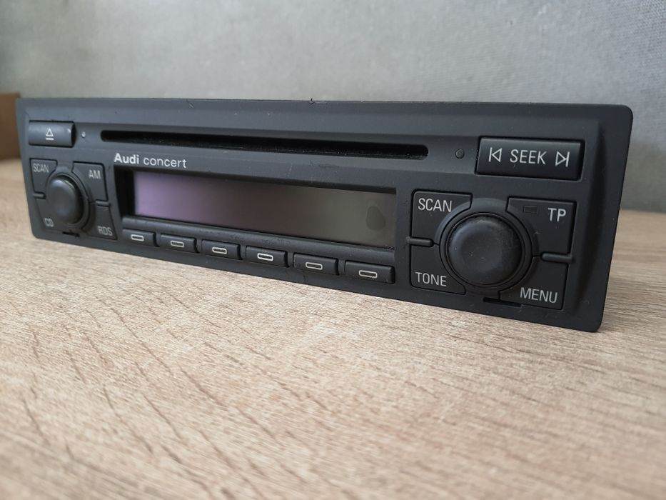 Radio samochodowe Audi Concert II płyty CD, A6 C5, TT, A2, A3 8L + kod 22cm Zadbane 4B0 Chowane gałki