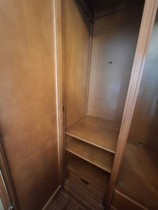 Mobilia de quarto em madeira macica boa qualidade